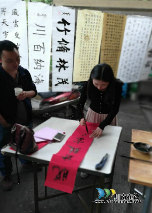 敘永：八旬老翁讓書法文化走近尋常百姓(圖2)