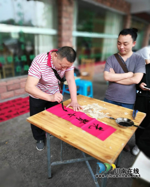 敘永：八旬老翁讓書法文化走近尋常百姓(圖3)