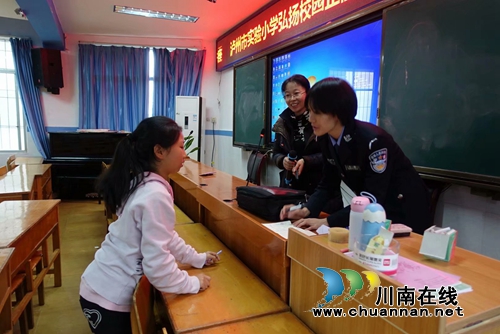 警盾公益宣講團：宣講可定制  師生點贊送錦旗(圖16)