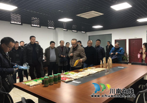 宜賓翠屏區(qū)召開2018年民主黨派、工商聯(lián)、無黨派人士、黨外知識分子第三次季度協(xié)商會(圖2)