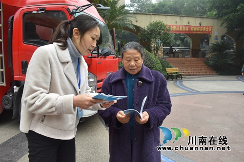 江陽區(qū)華陽街道竹苑社區(qū)開展消防安全宣傳進小區(qū)活動(圖2)