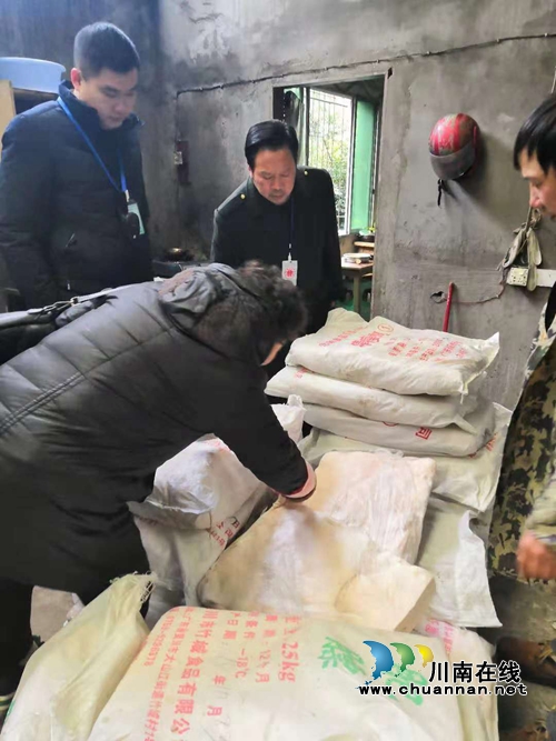 龍馬潭區(qū)羅漢街道:開展多舉措加強(qiáng)“非洲豬瘟”防控工作(圖2) 龍馬潭區(qū)羅漢街道:開展多舉措加強(qiáng)“非洲豬瘟”防控工作(圖2)