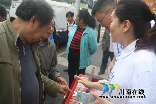 龍馬潭區(qū)羅漢街道開展禁毒快閃宣傳活動(圖2)