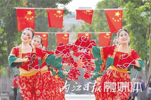 內江：老年大學模特秀 共祝祖國明天更美好(圖1)