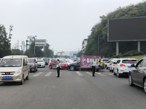 國慶李莊古鎮(zhèn)日均車流超8000輛 宜賓全力保暢(圖1)