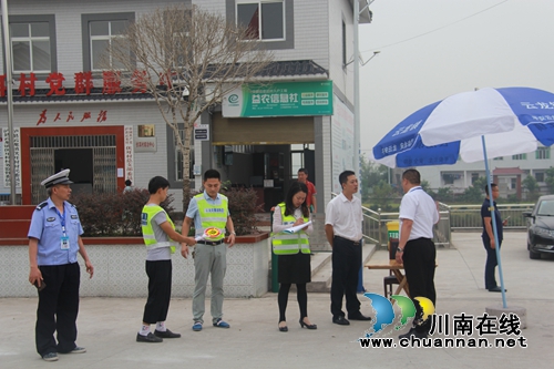 瀘縣云龍鎮(zhèn)開展節(jié)前農(nóng)村道路安全檢查(圖2)