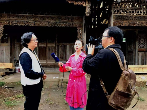 瀘州電視臺專訪“楠域奇緣”博藏館館長喻明建(圖1)