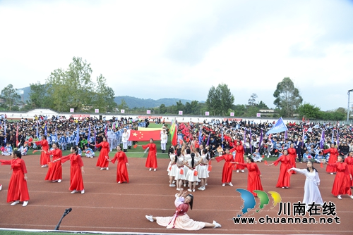 瀘縣建校舉行體育節(jié)暨25屆田徑運(yùn)動(dòng)會(huì)開(kāi)幕式(圖8)