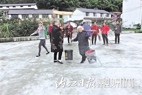 內(nèi)江：愛(ài)唱愛(ài)跳的農(nóng)村女青年 帶出一群老年網(wǎng)紅(圖1)