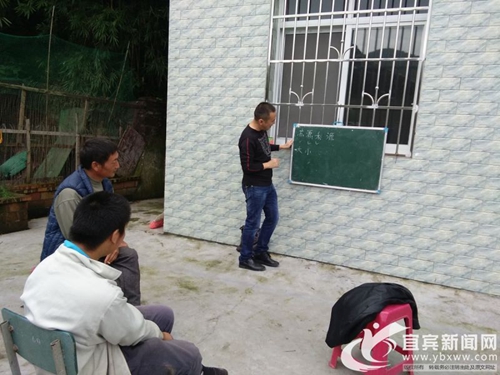 宜賓​鄉(xiāng)鎮(zhèn)干部訪廉到家 為學(xué)生插“夢”的翅膀(圖1)