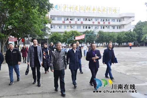 市、縣人大視察調(diào)研瀘縣建校職業(yè)教育發(fā)展(圖2)
