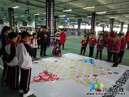 瀘州市青少年科技創(chuàng)新大賽在玉帶河學(xué)校舉行(圖3) 瀘州市青少年科技創(chuàng)新大賽在玉帶河學(xué)校舉行(圖3)