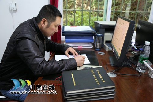 賀永強：用當兵精神助瀘縣貧困村脫貧攻堅(圖1)