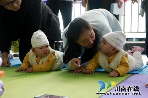西南醫(yī)大中醫(yī)院舉行世界早產(chǎn)兒日活動(dòng)(圖4) 西南醫(yī)大中醫(yī)院舉行世界早產(chǎn)兒日活動(dòng)(圖4)