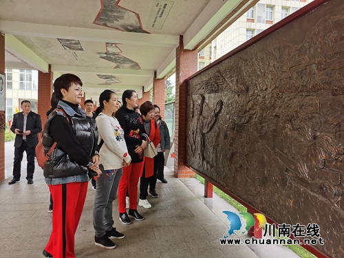 龍馬潭區(qū)小市街道開展“不忘初心 牢記使命”主題教育素質(zhì)拓展活動(dòng)(圖1)