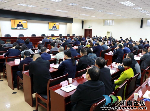 推動黨的十九屆四中全會精神在龍馬潭區(qū)走深
