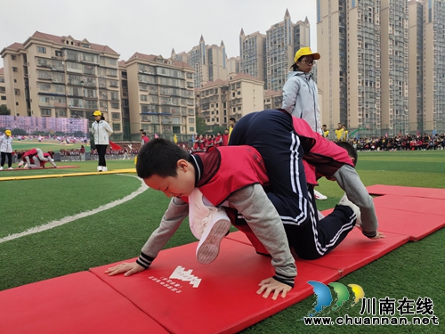 龍馬潭區(qū)淡思學校舉行第二屆全員運動會(圖7) 龍馬潭區(qū)淡思學校舉行第二屆全員運動會(圖7)