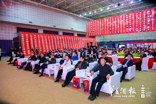 華夏酒報三十年盛典，瀘州沈氏父子同獲殊榮(圖2)