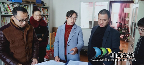 瀘縣潮河鎮(zhèn)督導(dǎo)貧困村脫貧攻堅(jiān)和產(chǎn)業(yè)發(fā)展工作(圖2)