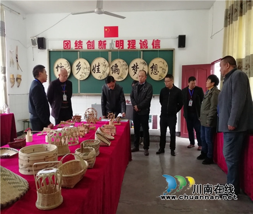 四川省應急管理廳安全社區(qū)評估驗收組深入敘永縣向林鎮(zhèn)小學驗收安全社區(qū)建設工作(圖1)