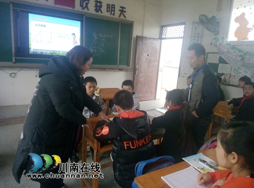 納溪區(qū)龍車鎮(zhèn)鼓樓山小學(xué)開展數(shù)學(xué)教研活動(dòng)