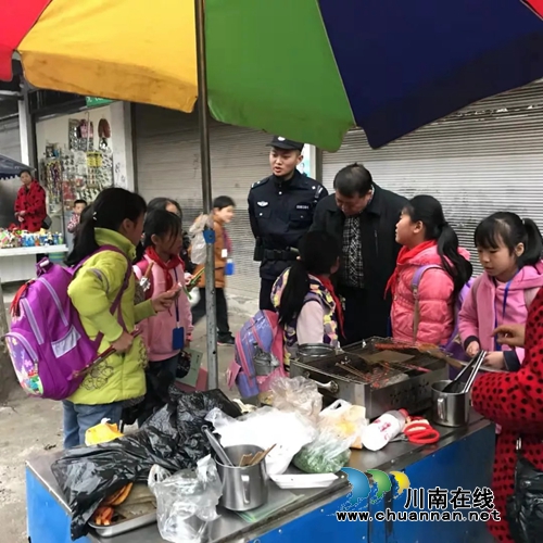 合江民警溫情救助：寶貝別哭，蜀黍帶你們回家(圖2)