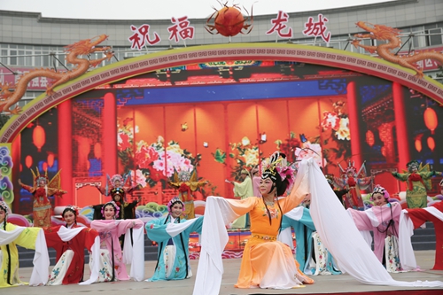 群眾點(diǎn)菜豐富文化 村民不再是臺(tái)下客(圖1)
