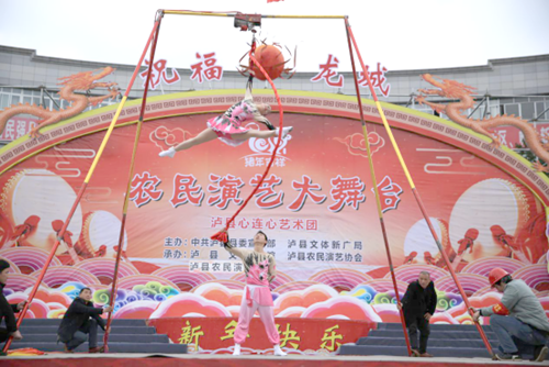群眾點(diǎn)菜豐富文化 村民不再是臺(tái)下客(圖5)