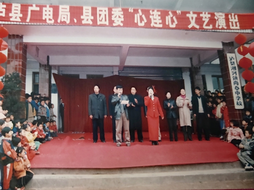 群眾點(diǎn)菜豐富文化 村民不再是臺(tái)下客(圖3)