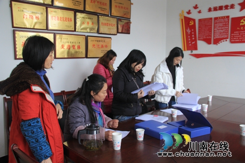 瀘州市文明辦驗(yàn)收組深入瀘縣云龍鎮(zhèn)對(duì)“市級(jí)文明村”創(chuàng)建工作進(jìn)行驗(yàn)收