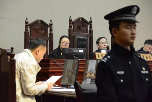 告官見官 瀘州74位行政機關領導干部現(xiàn)場學法(圖12)