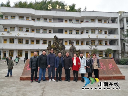 瀘州文藝評(píng)論家協(xié)會(huì)到敘永開展送文藝下鄉(xiāng)活動(dòng)(圖8)
