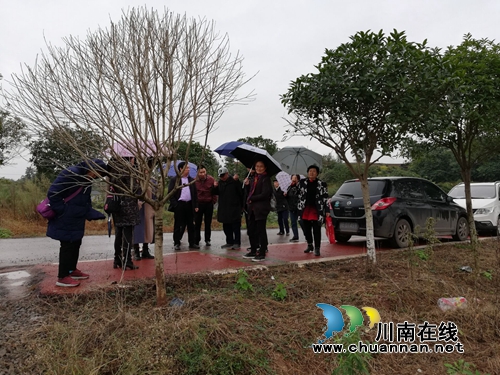 瀘州市自然資源和規(guī)劃局退休黨支部開(kāi)展“不忘初心、牢記使命”主題教育走基層活動(dòng)(圖1)