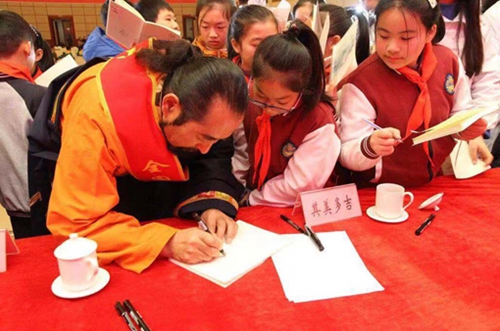 “全國(guó)道德模范”其美多吉走進(jìn)內(nèi)江(圖4)