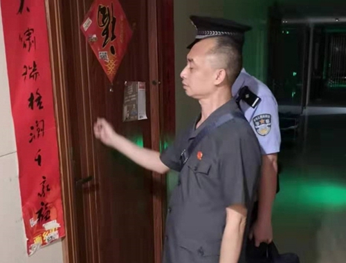 夏天蹲完冬天蹲 合江法官四次夜蹲截獲“老賴”(圖2)