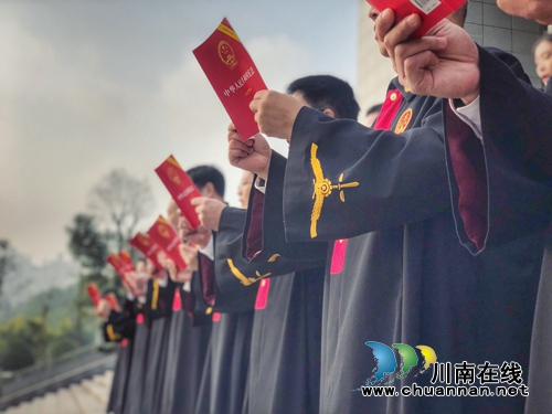 最是一抹憲法紅！瀘州法院開展憲法宣傳周活動(dòng)