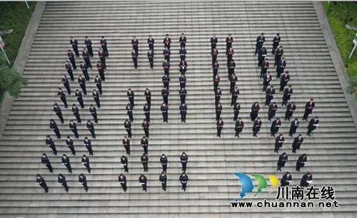 最是一抹憲法紅！瀘州法院開展憲法宣傳周活動(圖3)