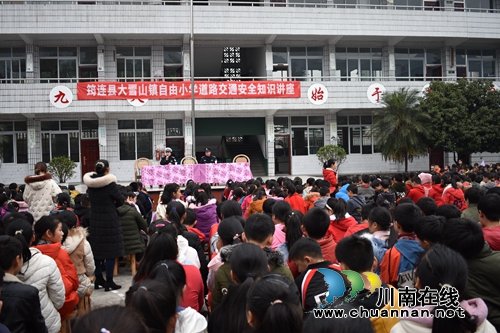 宜賓筠連交警大隊(duì)扎實(shí)開展交通安全知識(shí)講座進(jìn)校園宣傳活動(dòng)(圖1)