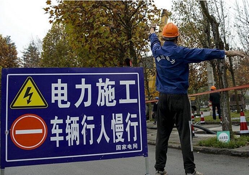 自貢：“彩燈大世界”專(zhuān)線(xiàn)進(jìn)入電纜施放階段