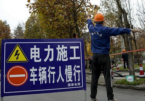 自貢彩燈大世界電力專線建設(shè)進(jìn)入電纜施放階段