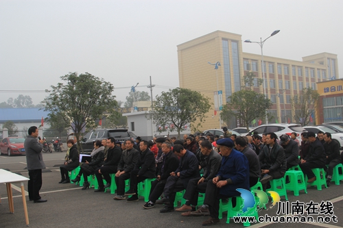 黨的十九屆四中全會精神宣講走進瀘縣云龍鎮(zhèn)大水河村(圖2)