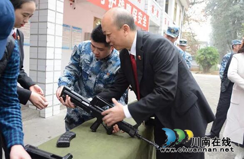 送法進軍營│法律支援穩(wěn)軍心 助力備戰(zhàn)謀打贏(圖10)