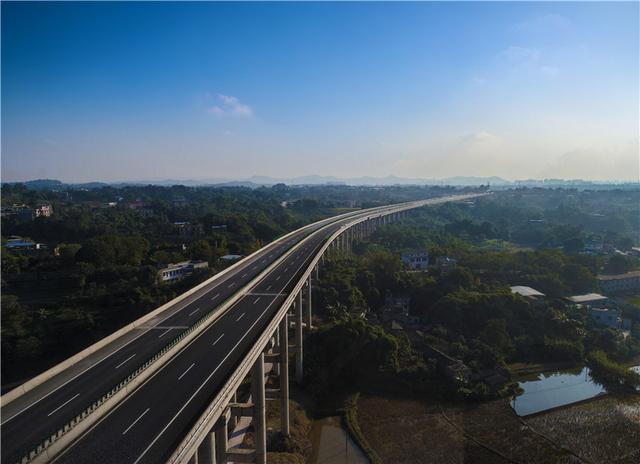 川渝兩地又增一條高速！榮昌至瀘州（四川境）高速公路建成(圖1)