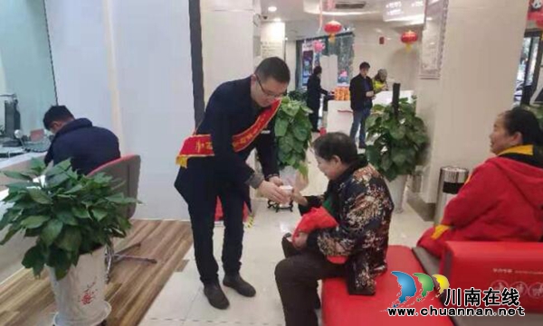 工行瀘州分行“敬老文化節(jié)”送溫暖，揚(yáng)美德(圖4)