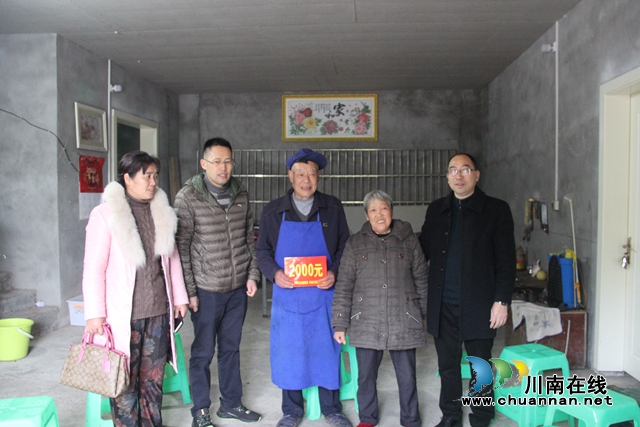 瀘縣衛(wèi)生健康局到云龍鎮(zhèn)走訪慰問(wèn)失獨(dú)家庭及云龍衛(wèi)生院援彝干部