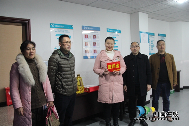 瀘縣衛(wèi)生健康局到云龍鎮(zhèn)走訪慰問失獨家庭及云龍衛(wèi)生院援彝干部(圖3)