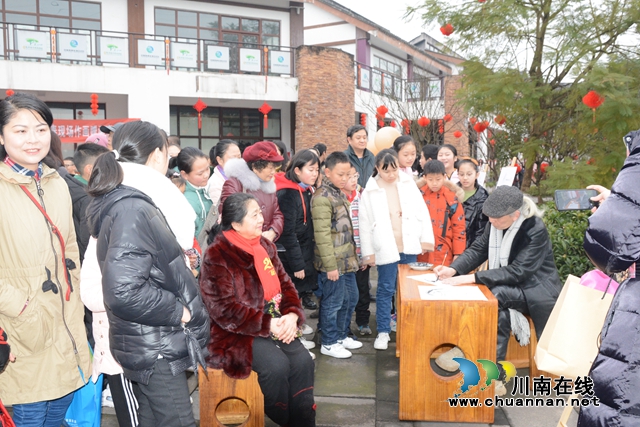 江陽區(qū)茜草街道彭灣社區(qū)開展假期青少年實(shí)踐活動(dòng)