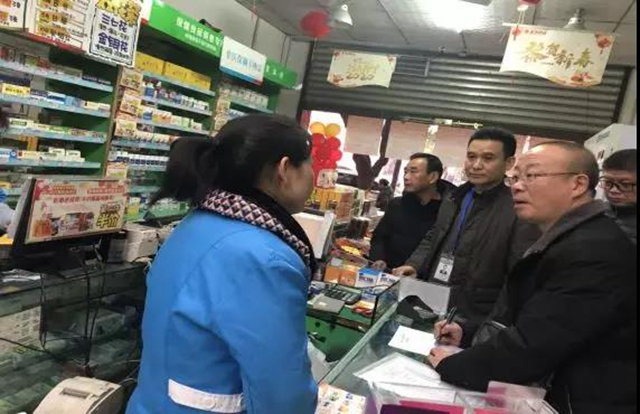 瀘州市市場監(jiān)管局領(lǐng)導(dǎo)帶隊到食用農(nóng)產(chǎn)品集中交易市場開展新型冠狀病毒肺炎疫情防控工作督導(dǎo)檢查(圖2)