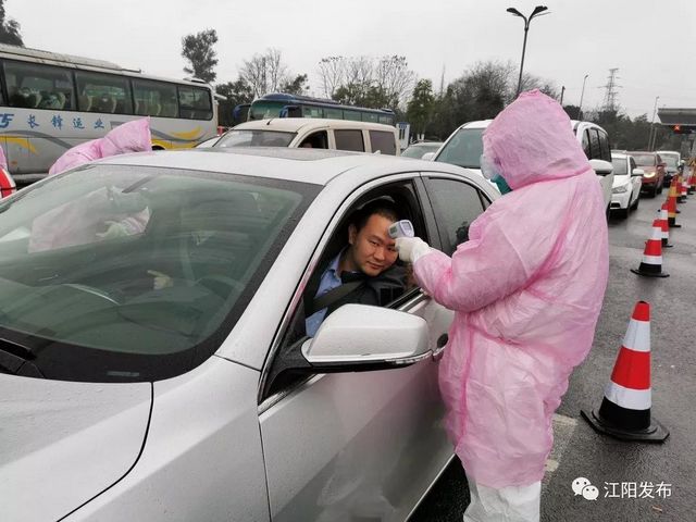 瀘州江陽區(qū)在高速公路收費站、汽車站、國省干道交界等設(shè)置8個檢查卡點(圖2)