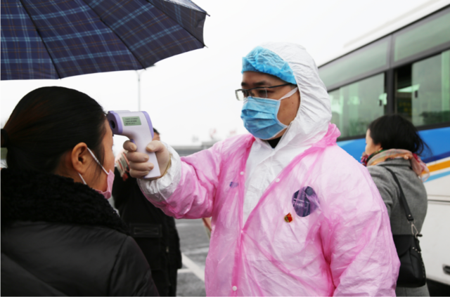 江陽區(qū)806個基層黨組織黨員投入疫情防控“阻擊戰(zhàn)”(圖2)